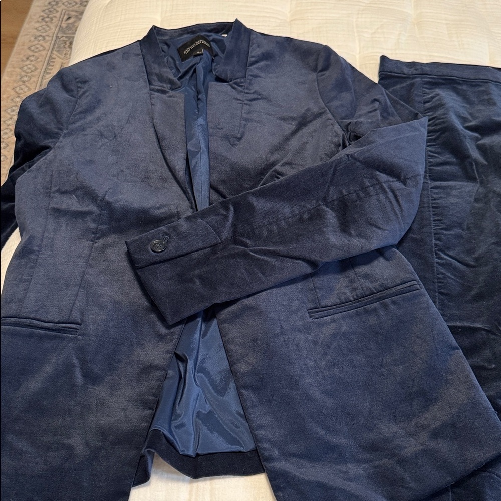 Banana Republic Midnight Blue velvet jacket, size 6.